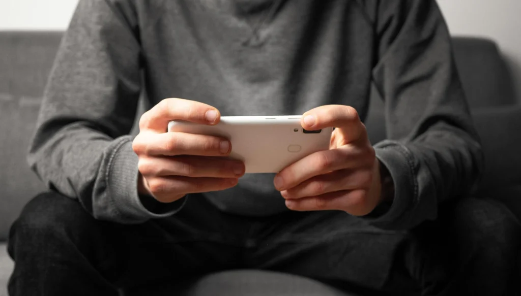Best posture for mobile gaming: tips for comfort, health, and preventing strain during long gaming sessions.
